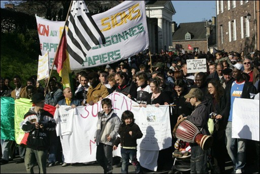 France: un millier de manifestants contre l'expulsion de 23 Maliens
