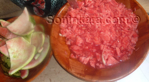 Cuisine: Gastronomie Soninké: Le sutun bote, un plat ancestral soninké à base de pastèque rouge et de haricot très facile à préparer