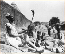 Des  troubadours du Moyen Age aux griots africains