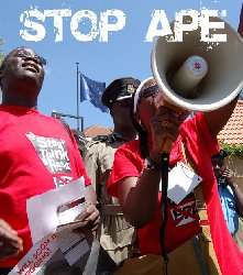 APE: OXFAM REJOINT LA RESISTANCE AFRICAINE
