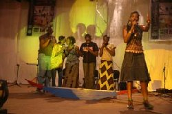 Biennale 2008 de Kayes: Troupe des maliens de France: Le feu d'artifice final